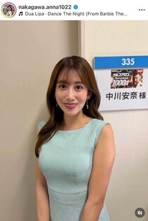 中川安奈アナ、ミニスカゴルフウェア姿でラウンドへ　「今日はポロシャツと靴下のスマイルくんがポイント」