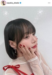 「役満ボディー」岡田紗佳、肩出し花柄ワンピが風になびいて...ドキっ　「美しくて困る」「可愛すぎかよ」