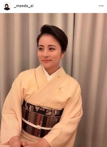 6代目・中村勘九郎の妻...前田愛、シアーなトップスあわせてニコっ...息子たちの入学式へ　「変わらず美しい」