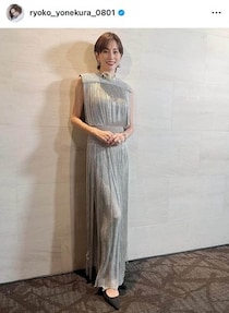 米倉涼子、オフショルの黒ロングドレス姿で...変わらぬ美貌にドキっ　「美のカリスマ」「やっぱり美しい」