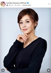 藤原紀香、肩出し黒ミニドレスで圧巻のランウェイ...奇跡の神スタイル　「カッコいい」「美しすぎる」