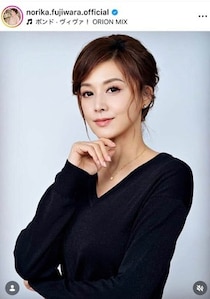 藤原紀香、肩出し黒ミニドレスで圧巻のランウェイ...奇跡の神スタイル　「カッコいい」「美しすぎる」