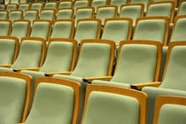 「若いのに知ったような口を利かれると協力する気が...」市委託業者が女性劇団員を「叱責」　劇団訴えも...食い違う主張