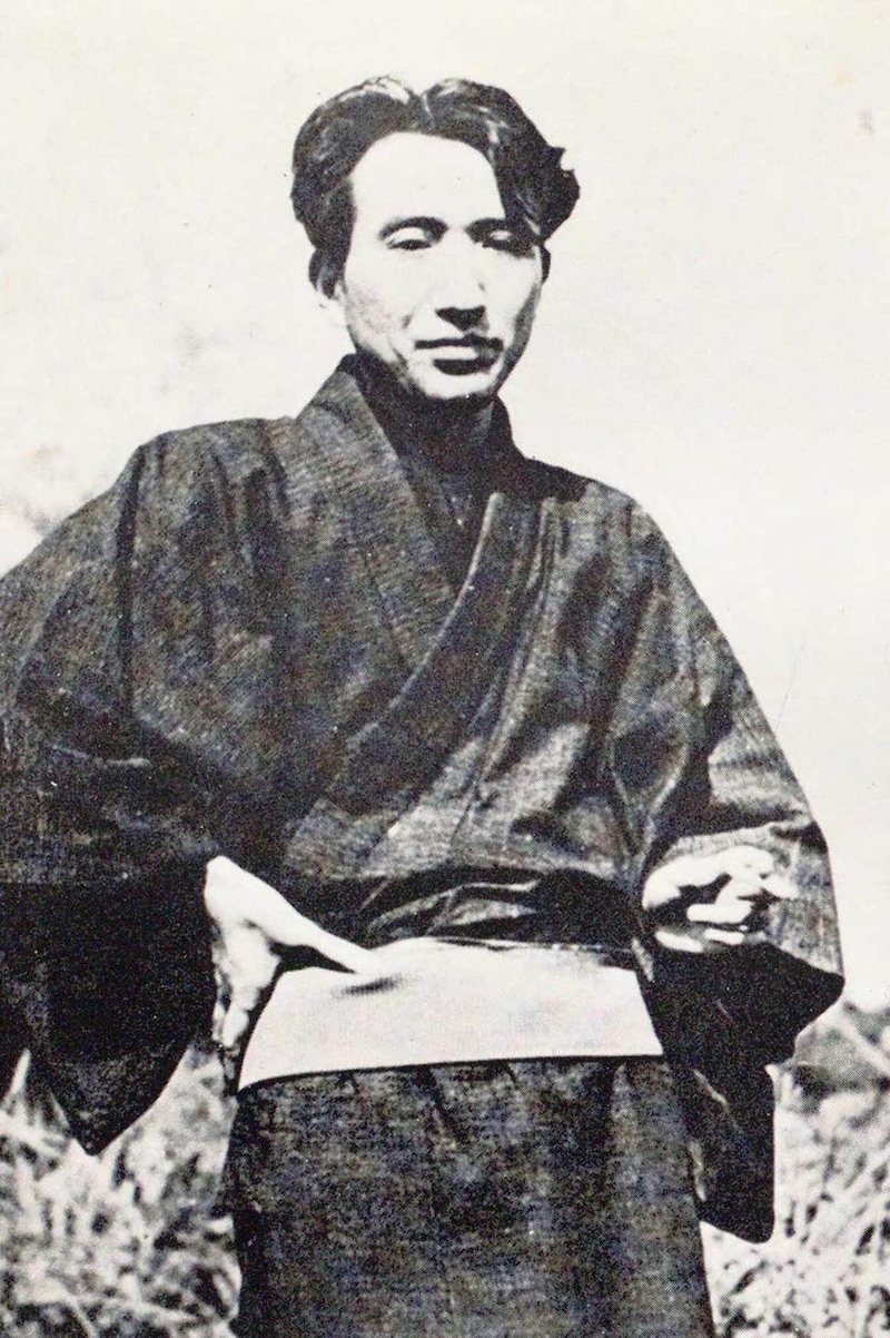 太宰治（写真は国立国会図書館ウェブサイトから）。墓所の管理には「多大なご苦労」があるという