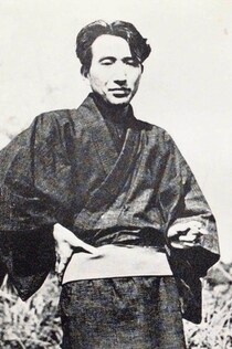 遺族・ボランティアは「多大なご苦労」　太宰治の墓所めぐり三鷹市が注意喚起「お供え物は持ち帰って」