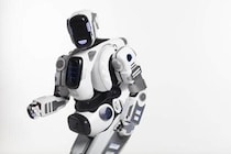 「押しても倒れない中国製ロボット」玉川徹さんが押し倒してスタジオ大騒ぎ、「やっちゃったよ！」