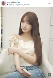 三上悠亜、ドット柄ミニ丈ワンピの「ゆあしふく」ショット　「超絶かわいい」「まるで天使」「美しい～」