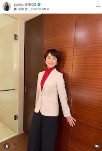 石田ゆり子「ぺたん、と床に着く日は来るのか」開脚ストレッチ動画に反響　「美しい動作」「しなやか過ぎる」
