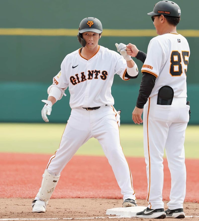 巨人時代の重信慎之介さん(2026年撮影)。スポーツ選手のセカンドキャリアは難しい問題だ(写真:スポーツ報知/アフロ)