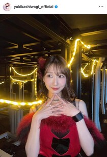 柏木由紀、純白ロングドレス姿で色気ダダ漏れショット　「美しいの一言」「ギリシャ神話の女神みたい」