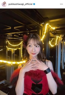 柏木由紀、純白ロングドレス姿で色気ダダ漏れショット　「美しいの一言」「ギリシャ神話の女神みたい」