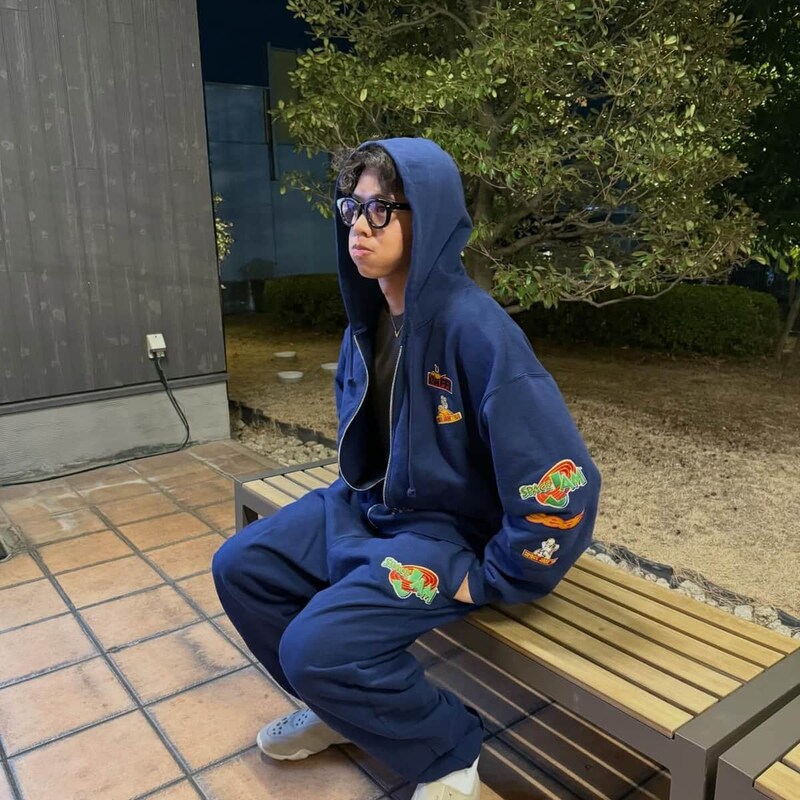 お笑いコンビ「サンカラーニ」のマックさん。マックさんのインスタグラム(@john_mac2)より
