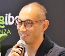 「麻央へ」市川團十郎、長女＆長男と贈った母の日プレゼント　豪華花束に「嬉しいでしょうね」「素敵」の声