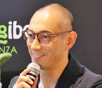 「麻央ママにそっくり」「すごいイケメン」大反響...市川團十郎の13歳長男・勸玄くん、東京タワー前でニッコリ
