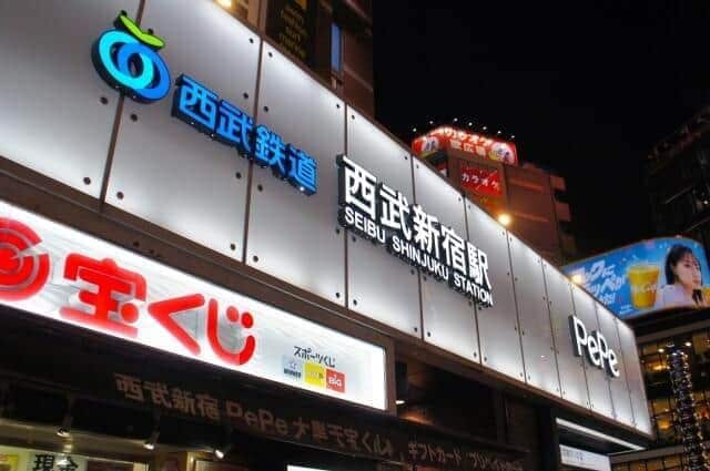 西武新宿駅。新宿駅とのアクセス改善が課題だ(写真はイメージ)