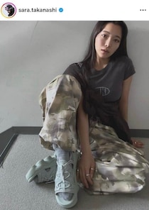 高梨沙羅、超ミニのコーデでかわいさ限界突破...ウェア姿と雰囲気変わって　「可愛すぎる」「とてもオシャレ」