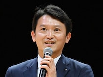兵庫・斎藤知事会見、頭上の「女優ライト」に記者注目...珍質問にX騒然