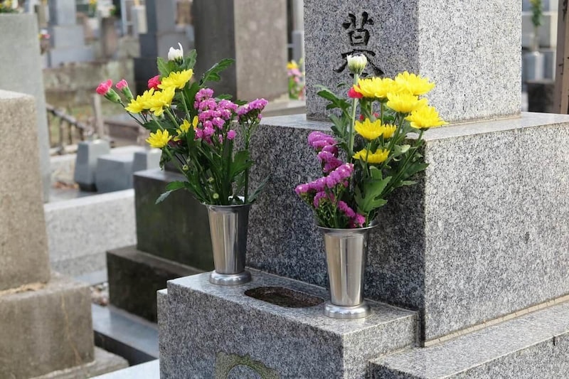 花を入れた状態の花筒
