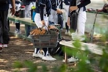 「熱中症の危険は？」少年野球のベンチ撤去勧告に疑問も続々　特例などは認めないのか、札幌市に聞いた