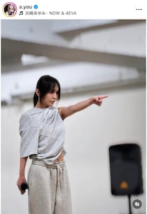 浜崎あゆみ、ヘソ出しハーフトップ姿で手を振って...変わらぬかわいさにメロメロ　「キレイさが増してる」悶絶