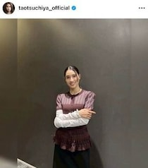 土屋太鳳、紺と白の美しい着物姿で上品なたたずまい...雰囲気変わって　「ステキすぎます」「美しい！」「完璧！」