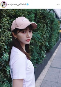 中村橋之助との結婚で話題...能條愛未、さわやか花柄ワンピで笑顔ショット　ポニテなびかせる後ろ姿にドキっ