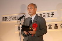 舛添要一元厚労相、阿部前監督騒動に「今回の児相の対応は適切」