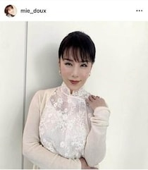 元ピンク・レディー未唯mie、透け感トップス×黒ロングスカートで変わらぬ美貌　「綺麗です」「今日も美しい」