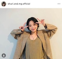 母親は伊藤蘭...趣里、ピンクのミニ丈ワンピで神スタイル炸裂　「可愛すぎる」「最高で最強の母娘」