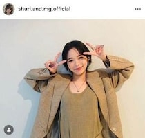 母親は伊藤蘭...趣里、ピンクのミニ丈ワンピで神スタイル炸裂　「可愛すぎる」「最高で最強の母娘」