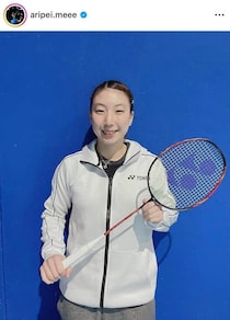 元「ワタガシ」東野有紗、美しい純白ウェディングドレス姿で挙式...夫と見つめ合いラブラブ　「お幸せに！」