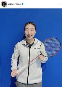 元「ワタガシ」東野有紗、美しい純白ウェディングドレス姿で挙式...夫と見つめ合いラブラブ　「お幸せに！」