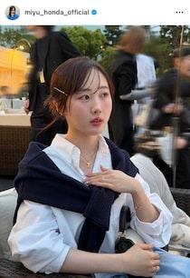 本田望結、大きめTシャツ×レギンス姿でピラティスへ　ピース＆笑顔見せて...「めちゃくちゃかわいい」