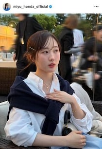 本田望結、大きめTシャツ×レギンス姿でピラティスへ　ピース＆笑顔見せて...「めちゃくちゃかわいい」