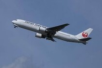 JAL国内線CA飲酒事案、国交省が厳重注意　全役員報酬減額、50代チーフCAは懲戒解雇
