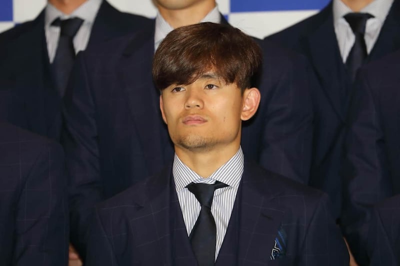成田空港で出発セレモニーに臨む久保建英選手（2026年6月撮影）