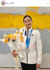 韓国の18歳美女フィギュアスケーター、サッカーW杯の韓国ユニ姿で...かわいさ限界突破　ウィンクにキュン