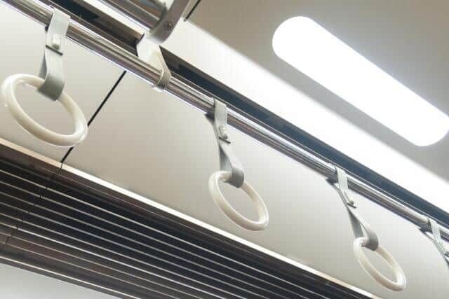 外国人観光客が電車の中で「緊急停止ボタン」を押す出来事が…(写真はイメージ)