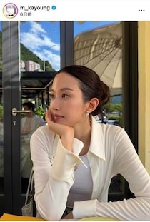 「女神降臨」ムン・ガヨン、肩出しグリーンのドレス姿で色気ダダ漏れショット　背中のタトゥーもちらり