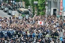 「青信号を辛抱強く待つ」「警官がちゃんと群衆を管理」　チュニジア戦勝利後の渋谷、一部迷惑行為も世界から賞賛