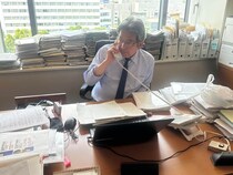 立憲・杉尾秀哉議員の執務風景が悪質コラに...「よほど焦っているんでしょうね」