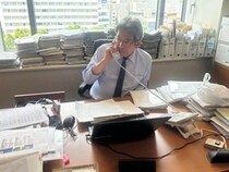 立憲・杉尾秀哉議員の執務風景が悪質コラに...「よほど焦っているんでしょうね」