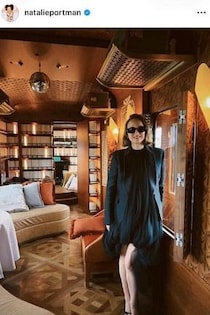 ナタリー・ポートマン、45歳の誕生日...ケーキを前に微笑む　いくつになっても変わらぬ美貌にドキっ