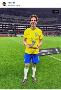 元サッカーブラジル代表レジェンド・カカ、13歳下美人妻と熱烈キスでラブラブ　「完璧なカップル」W杯観戦中