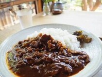 店員から「ハヤシライスも食べるかい？」→会計時に請求　スリム内間の体験談に共感、店へのモヤモヤも...法的問題は？