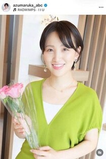 元ABC・東留伽アナ、色気ダダ漏れ...肩出しチューブトップ黒ドレス姿　「パリで29歳の誕生日を迎えました！」
