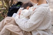 カフェでの「授乳ケープ」論争　カフェチェーンに規定など見解を聞くと　タリーズ、ドトール「制限設けず」