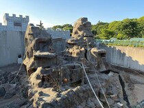 子猿のパンチで人気の市川市動植物園、飼育員の「腕章」に要注意　「撮影禁止」のサイン、SNS投稿発見なら通報も