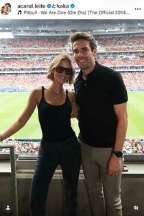 元サッカーブラジル代表・カカの13歳下美人妻、ブラジルカラーTシャツ姿×デニムで...衝撃の神スタイル