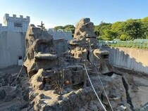 子猿のパンチで人気の市川市動植物園、飼育員の「腕章」に要注意　「撮影禁止」のサイン、SNS投稿発見なら通報も